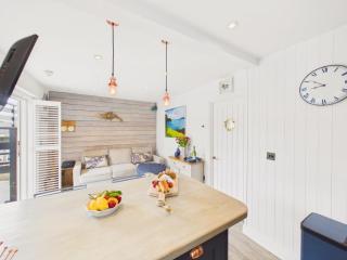 Mussels Apartment in Helford Passage with Heated Pool & Free Parking - 1