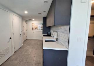Modern Bayside Studio with Pool and Rooftop Lounge - 8