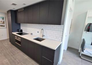 Modern Bayside Studio with Pool and Rooftop Lounge - 7