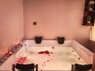 Rosé by Hottley - 1BHK Jacuzzi Suite - 2