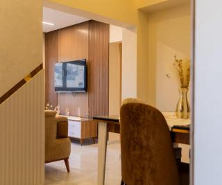 Bright & Spacious Modern Apartment - 2