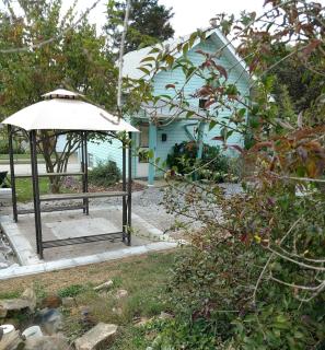 Bungalow With Luxury Appointments - Dog Friendly - 0