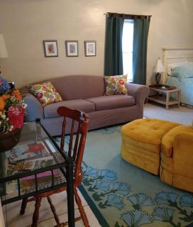 Bungalow With Luxury Appointments - Dog Friendly - 2