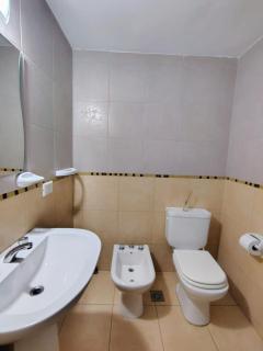 CHECK IN Desde las 19 hs, CHECK OUT Hasta las 16 hs - 5