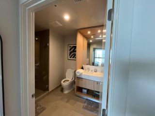 Luxury Downtown One-Bedroom with Rooftop Pool - 6