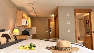 Rocky Mountain Retreat - 2 bed 2 bath - 6