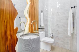 6 bedroom with Jacuzzi 1 block from LLeras P10 - 6