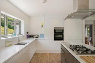 Glorious 5 Bed House with River Views, Noss Mayo - 9