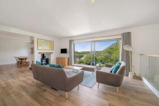 Glorious 5 Bed House with River Views, Noss Mayo - 1