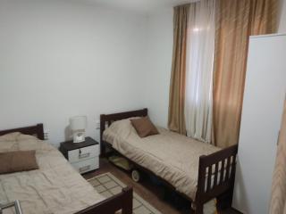 Modern & Cozy 2-Bedroom Getaway in Sutomore - 2
