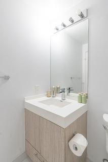 Entire 1BR - Walk to CF Toronto Eaton Centre Yonge Dundas Square Prime Downtown - Toronto - 4