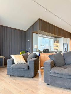 Stunning new Bach with Lake views - 5
