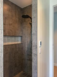 Stunning new Bach with Lake views - 1
