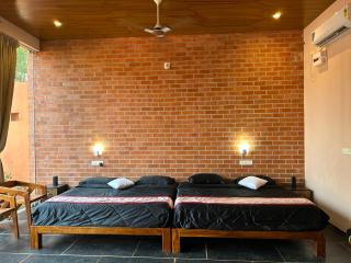 The Saffron Luxury Villa - 9