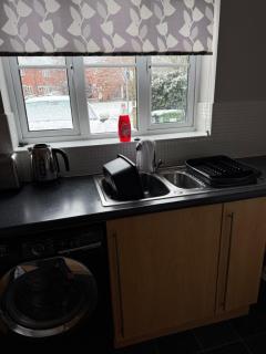 3 Bed Near Hospital Perfect for Families & Workers - 4