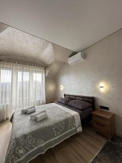 Polyana Kvasova - Green Mountain Apart - 6