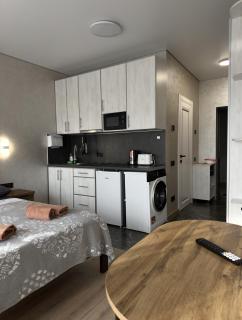 Polyana Kvasova - Green Mountain Apart - 1