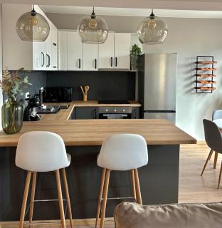 Large Luxury Holiday Apartment with Sea Views, Pool, Gym & Free Parking - 1