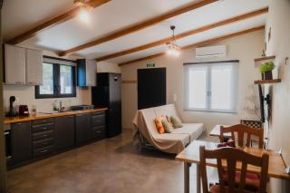 Aigeas Garden Apartment Near Beach Free Parking - 3