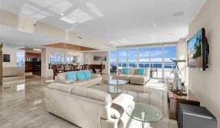 Exclusive Corner Penthouse - 9