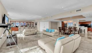 Exclusive Corner Penthouse - 4