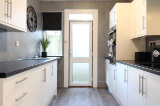 Deluxe 3 Bed, Sleeps 8, Free Parking, Edinurgh - 4