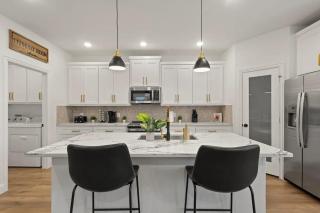 4 Bdr, 2.5Bth Dallas Getaway, New Build - 0
