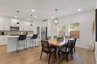 4 Bdr, 2.5Bth Dallas Getaway, New Build - 5