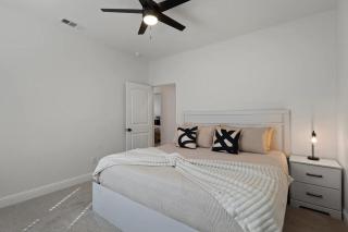 4 Bdr, 2.5Bth Dallas Getaway, New Build - 1