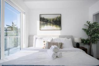 Executive Suite Downtown Skyline View UG Parking - 5