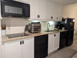 Premium New 1bd Sunset balcony 3rd flr - 7