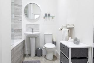 Modern & Bright 1 Bedroom Apartment in Holywell - 6