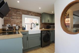 Modern 2Bedroom Apartment Free Private Parking Woodbridge Central - 6