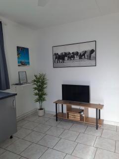 Hébergement en rez-de jardin clos proche de l'aéroport et des commodités - 7