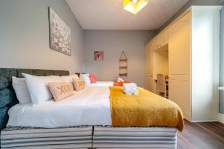 The Bonnie Bothy Sleep 5, Cosy City Stay! - 2