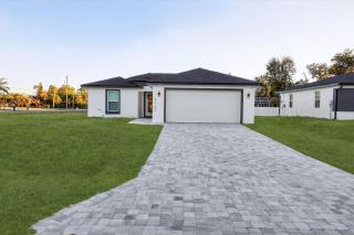 Charming Home in Port Charlotte - Sunshine Getaway 3BR - 2BA - 4