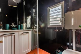 Levinsky Rooftop Loft by Shays Urban - 6