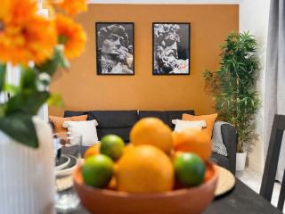 5 BR house in Leeds - sleeps 11 guests 3 bath Parking - Contractors or groups welcome - 8