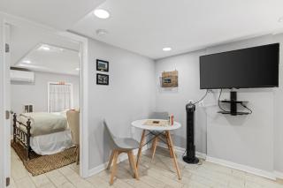 1-BR Pad in the Heart of Petworth - Walk to METRO - 5