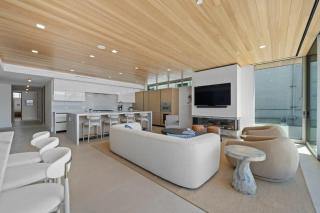 Elevated Coastal Living - Modern 3BR condo - 7