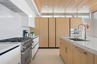 Elevated Coastal Living - Modern 3BR condo - 4