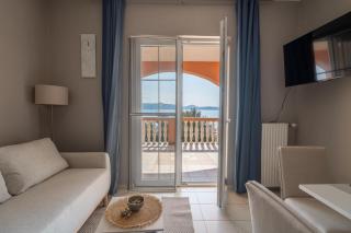 Calmasol Beachfront Apartments - 6