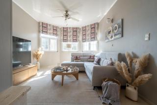 Calmasol Beachfront Apartments - 8