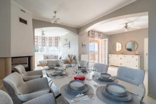 Calmasol Beachfront Apartments - 3
