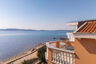 Calmasol Beachfront Apartments - 3