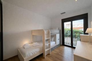 Villa in walking distance to amenities - 2