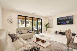 New 4BR w Pool Walk to Las Olas 5mins to Beach - 9