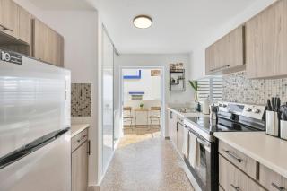 Bright 2BR Oasis in Calle Cerra w Balcony - 7