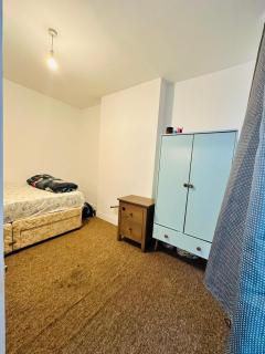 Double Bedroom Available - 2