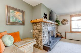Beautiful Bend home with shared pools & hot tubs & free WiFi - close to hikes - 2